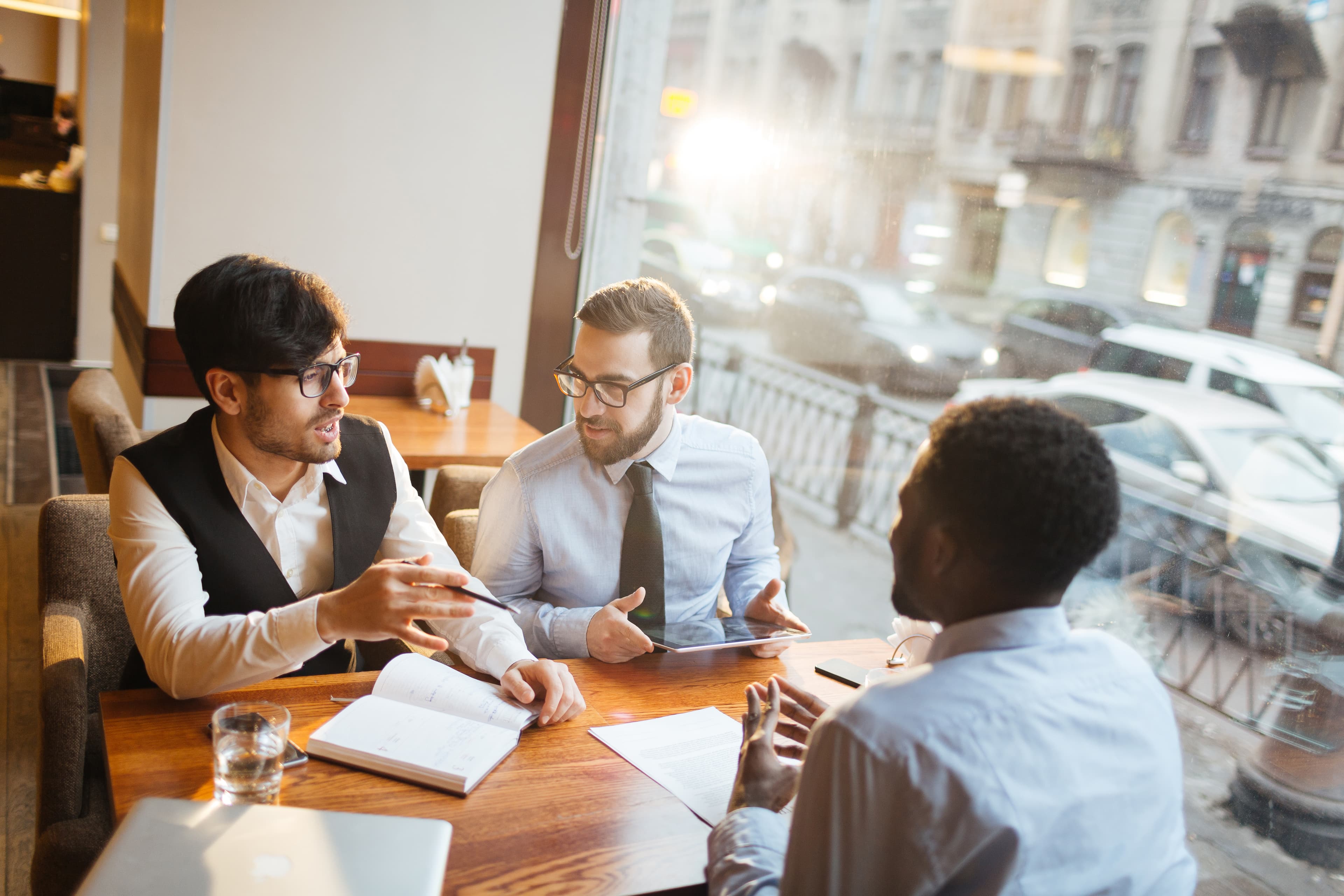 Entrepreneurs meeting in cafe